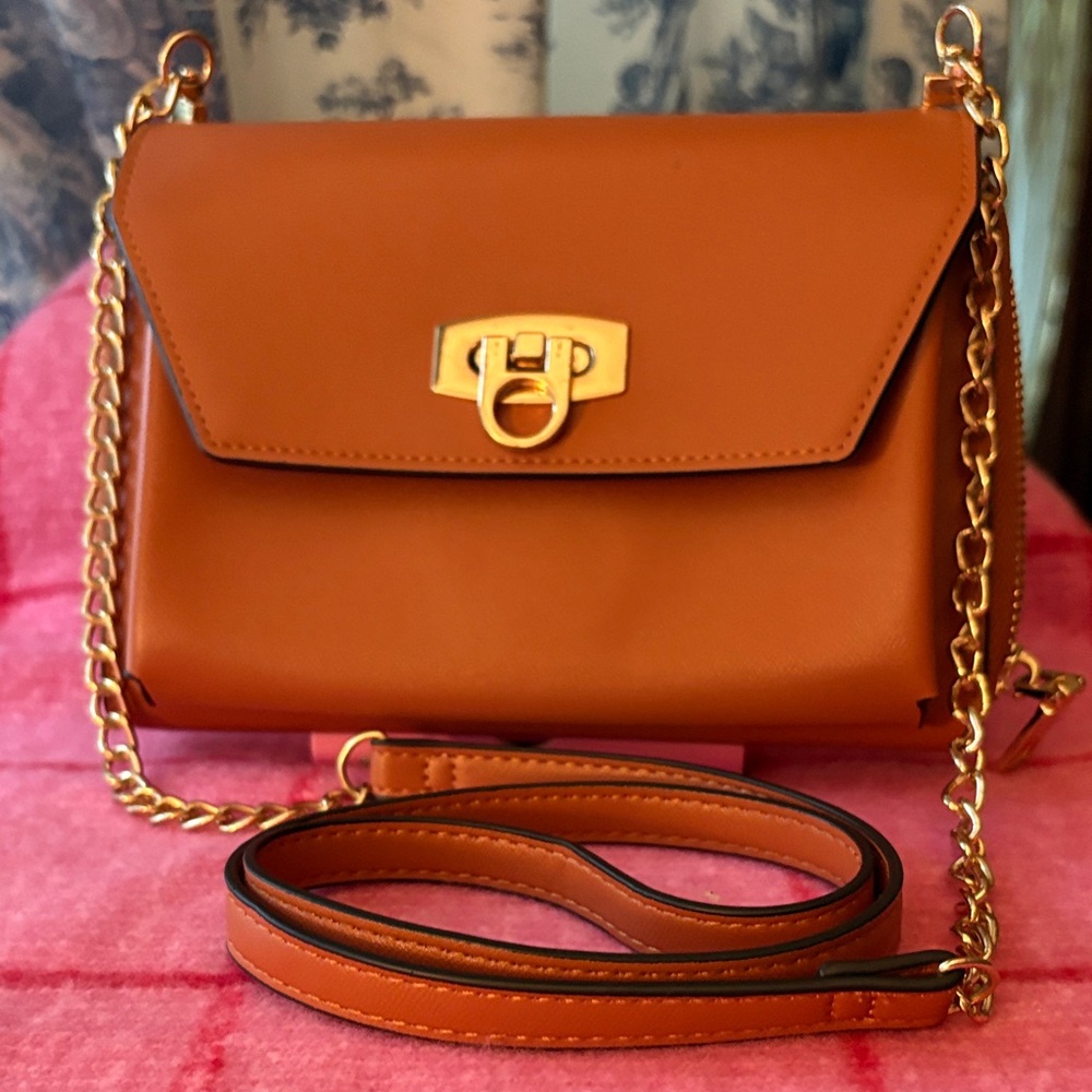 Elegant Tan Leather Shoulder Bag